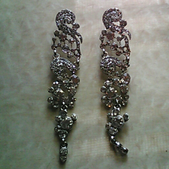 Jewelry - Rhinestone drop earrings